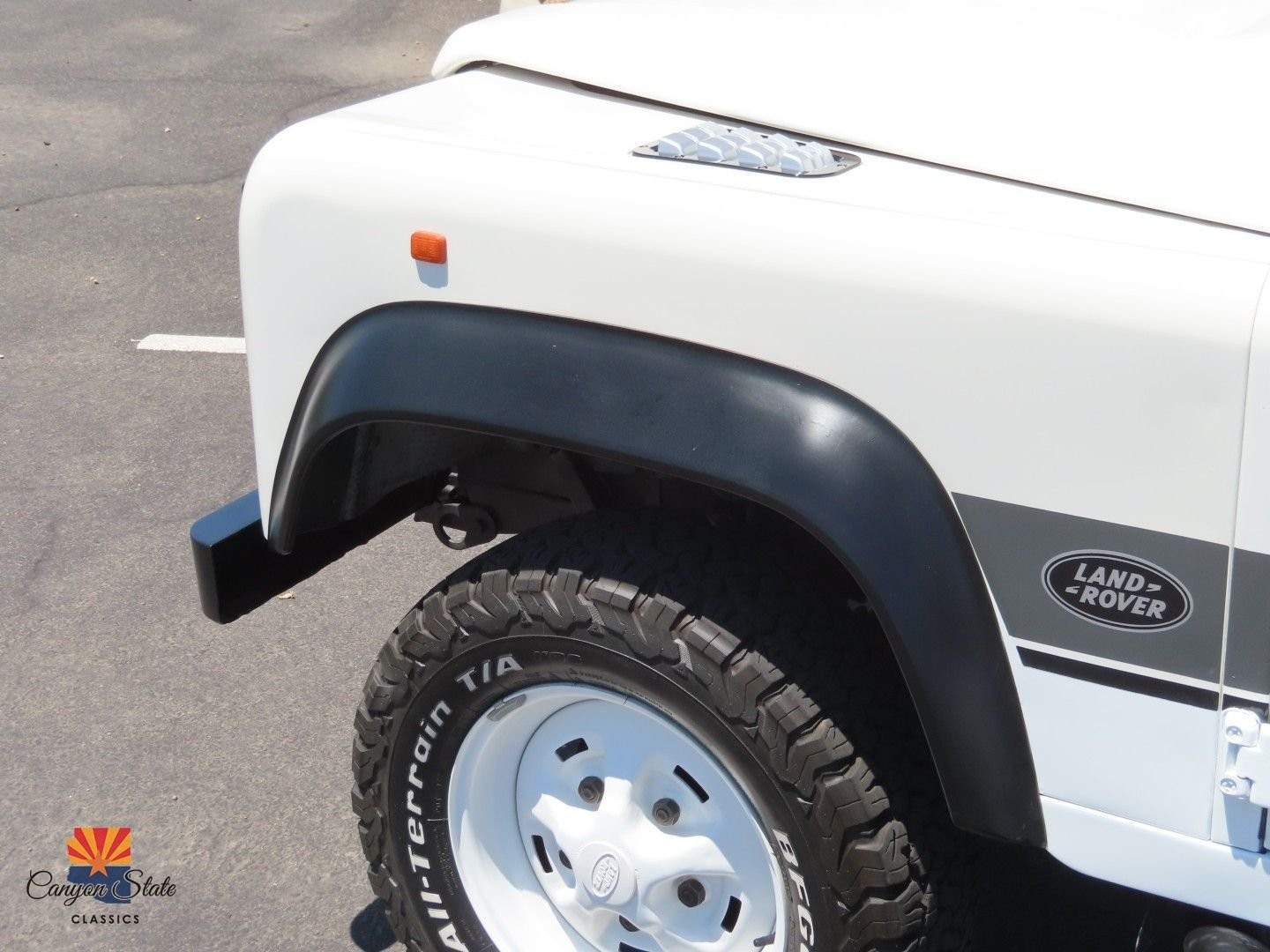 Land-Rover-Defender-1995-SUV-10