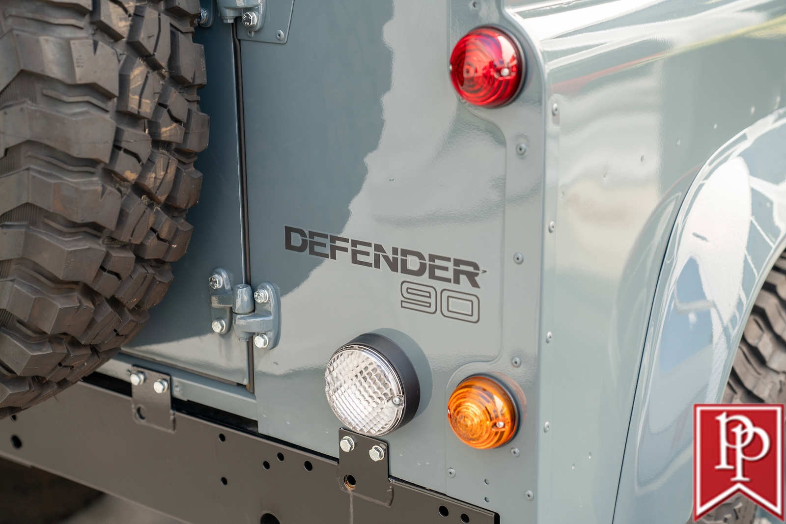 Land-Rover-Defender-1995-SUV-11