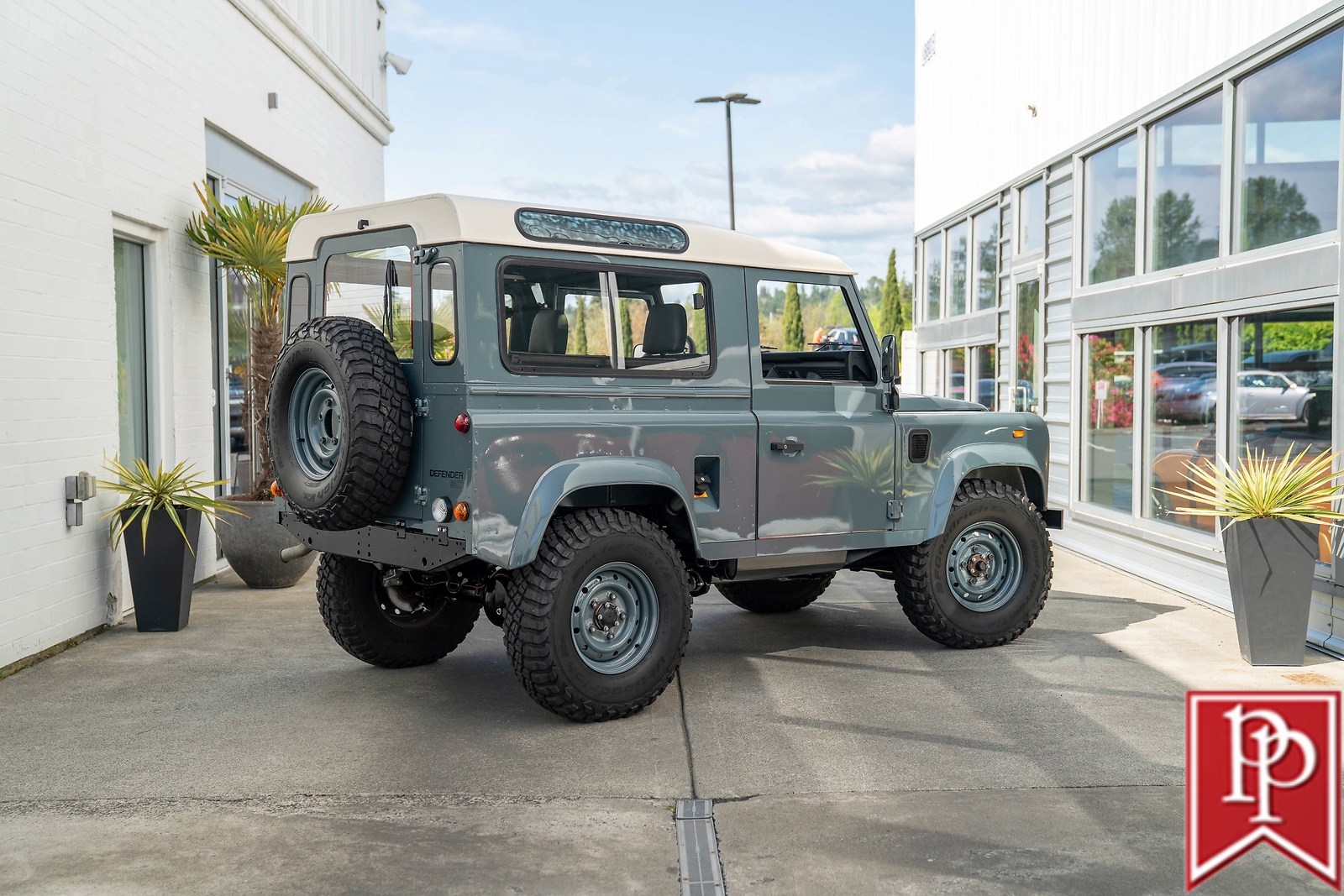 Land-Rover-Defender-1995-SUV-12