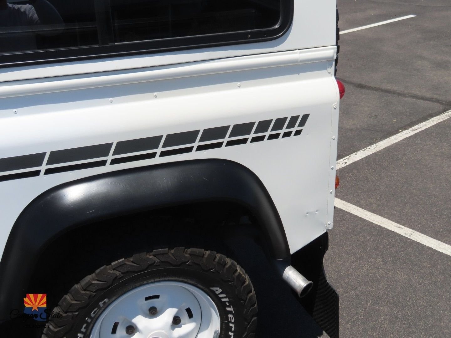 Land-Rover-Defender-1995-SUV-12