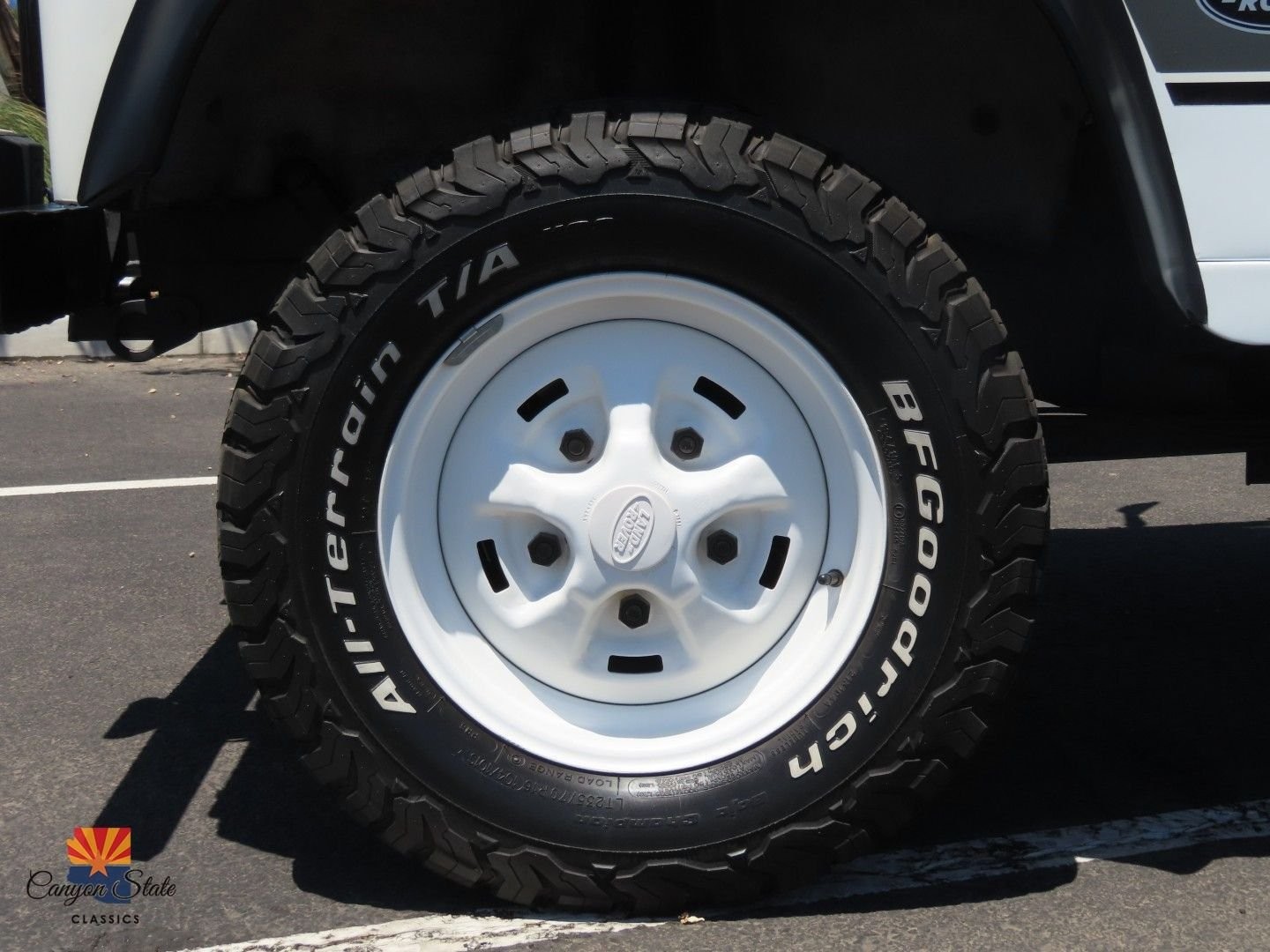 Land-Rover-Defender-1995-SUV-14