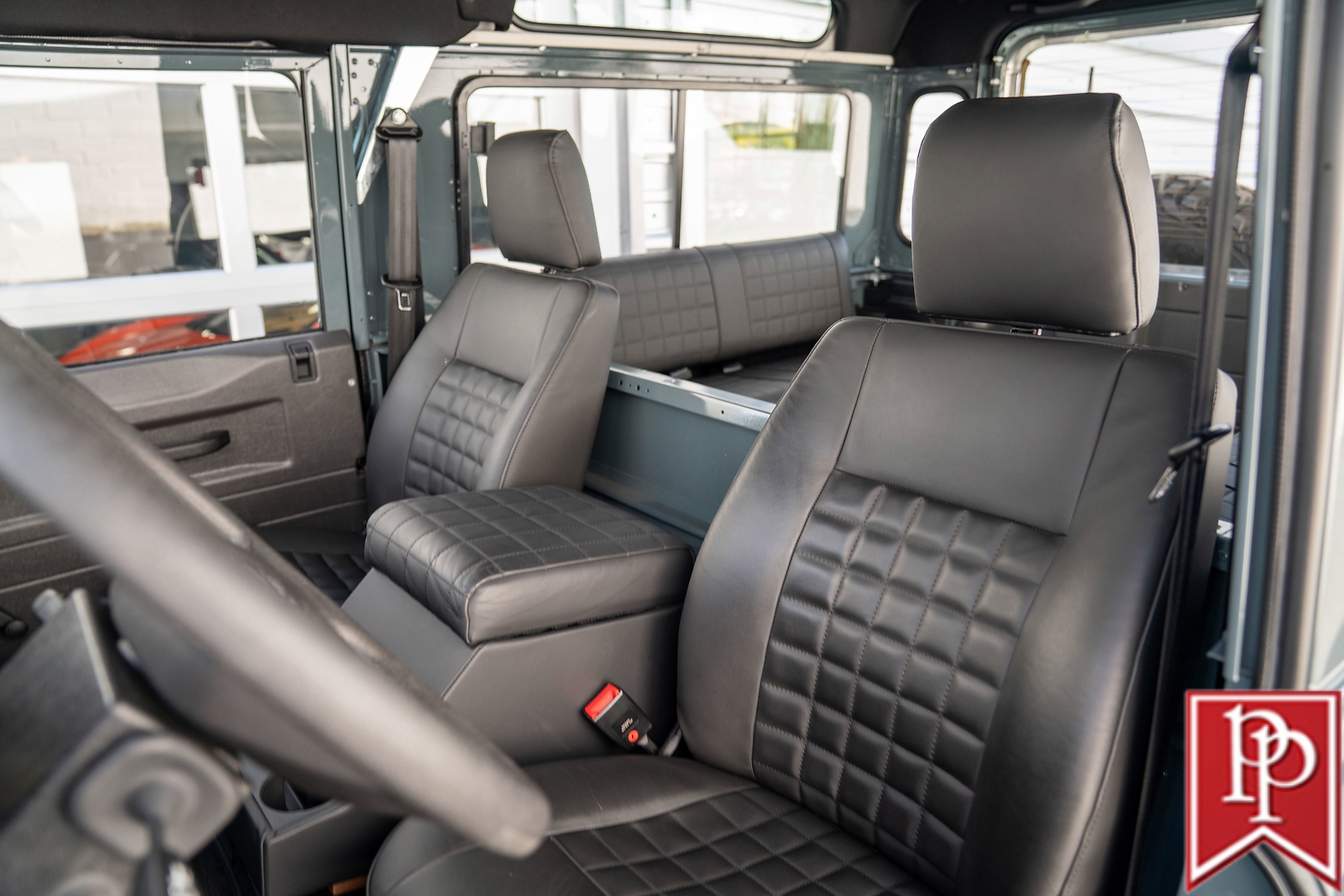 Land-Rover-Defender-1995-SUV-14
