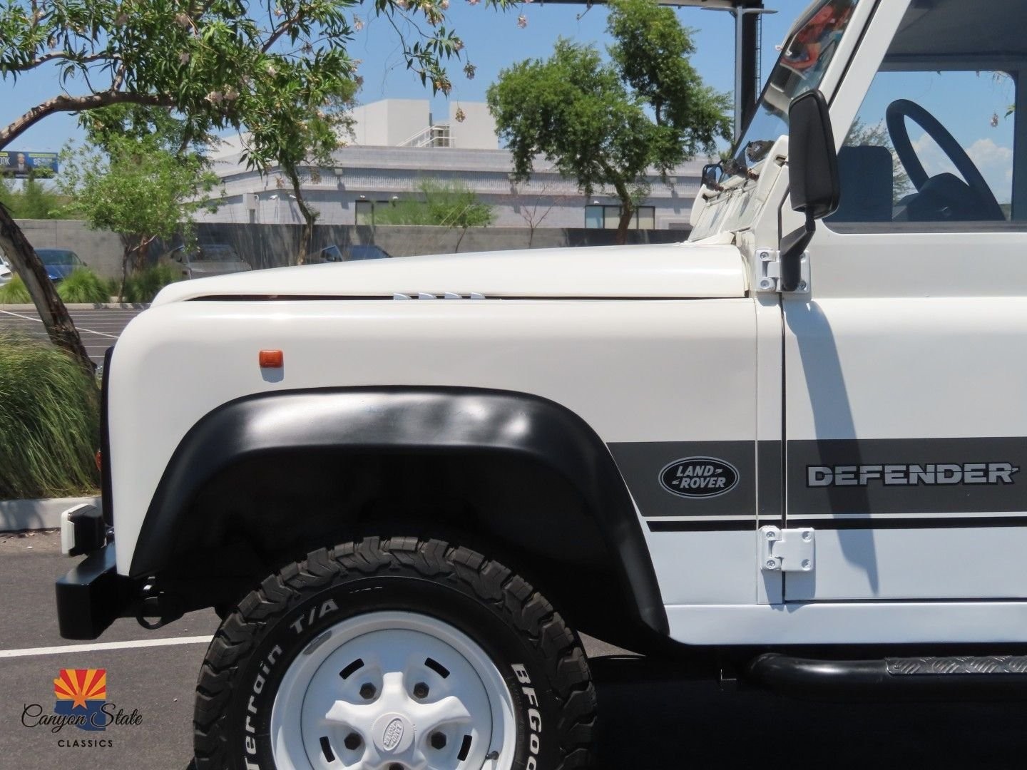 Land-Rover-Defender-1995-SUV-15