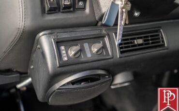 Land-Rover-Defender-1995-SUV-17