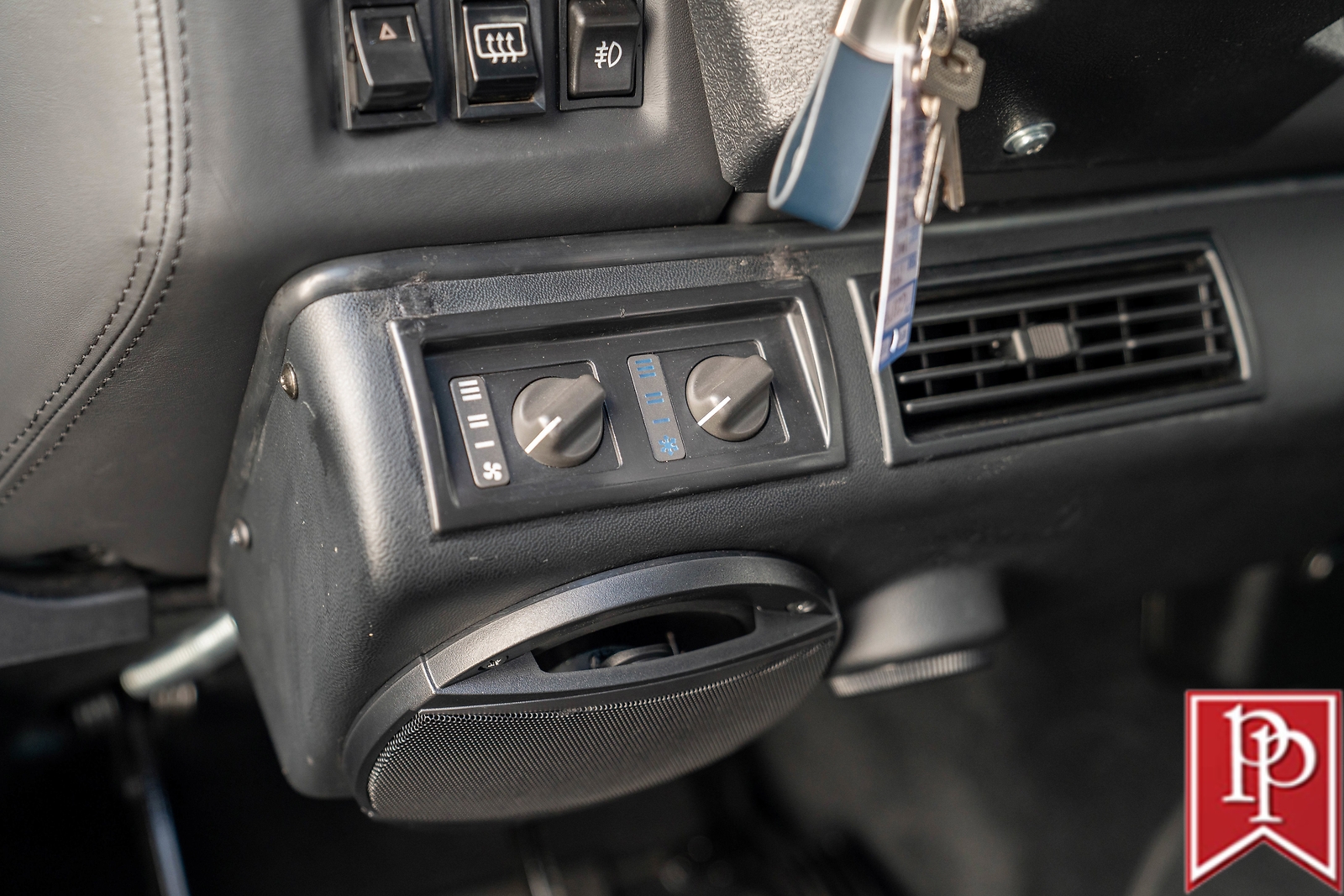 Land-Rover-Defender-1995-SUV-17