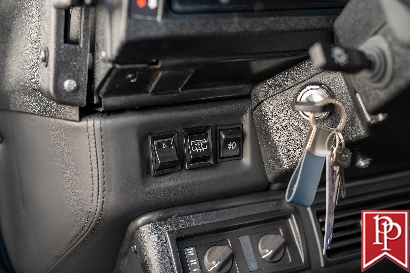 Land-Rover-Defender-1995-SUV-18
