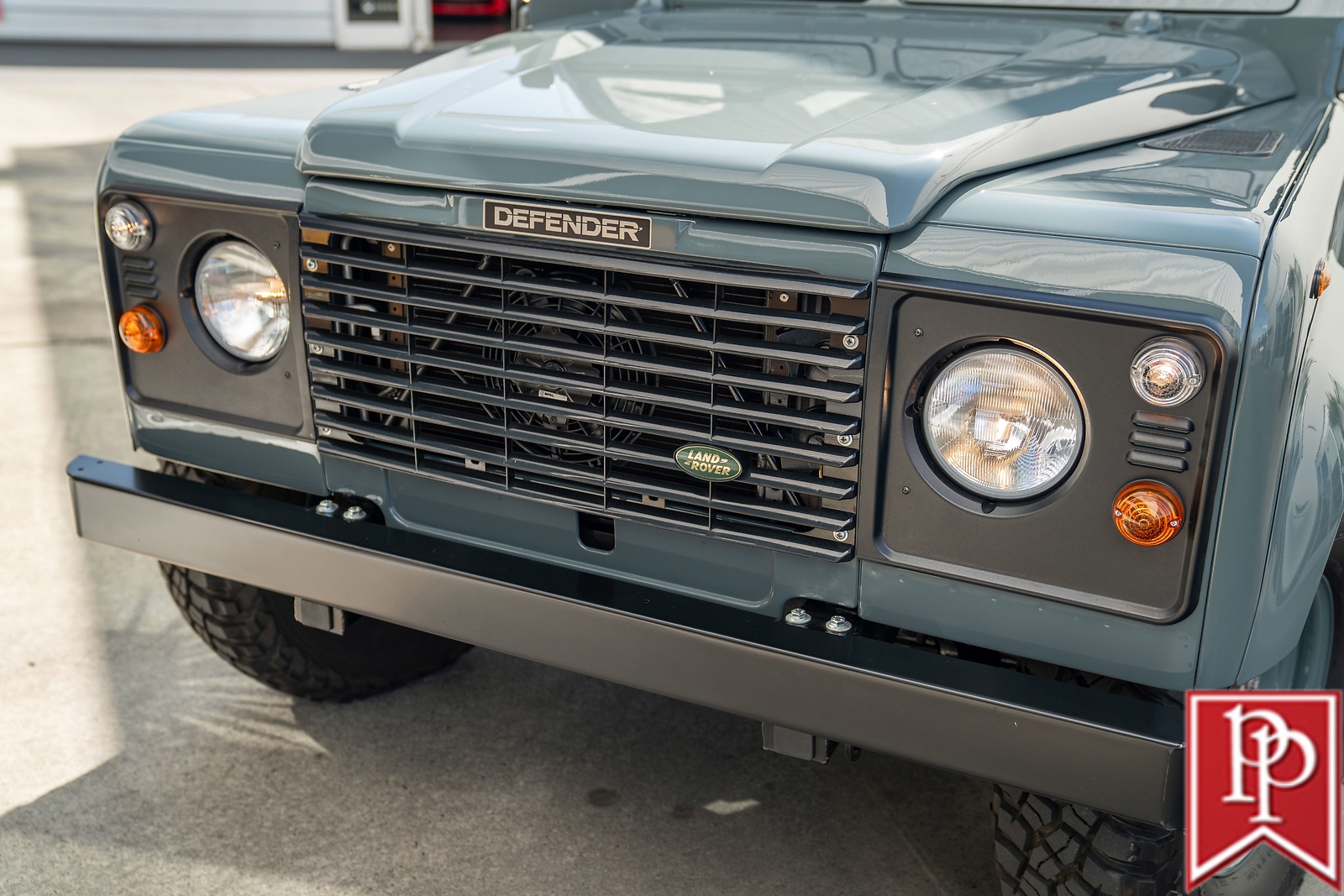 Land-Rover-Defender-1995-SUV-2