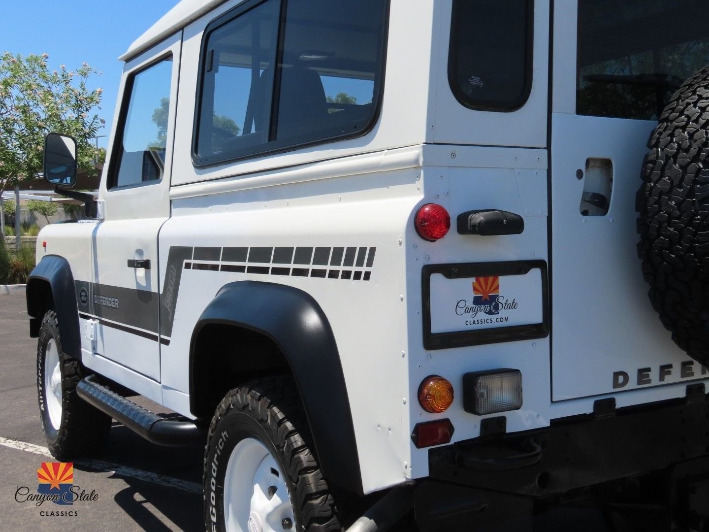 Land-Rover-Defender-1995-SUV-22