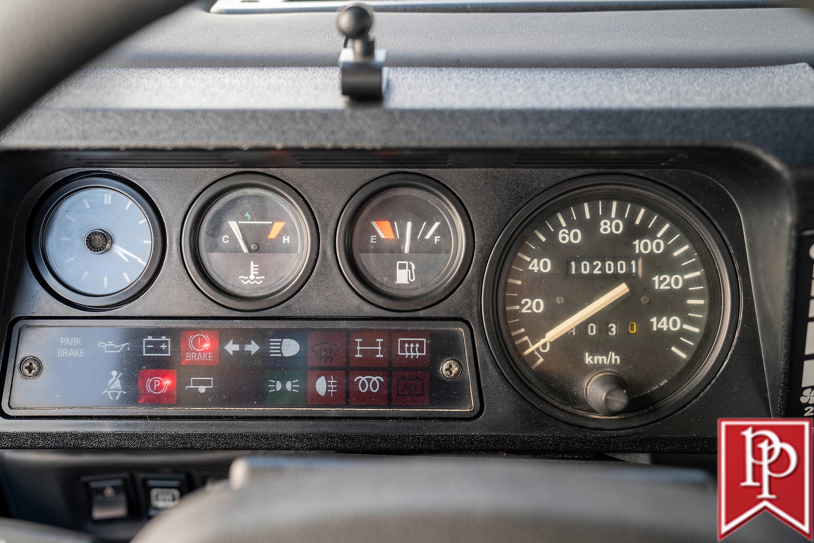 Land-Rover-Defender-1995-SUV-22