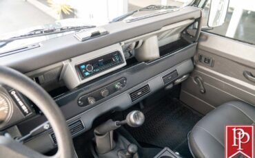 Land-Rover-Defender-1995-SUV-23