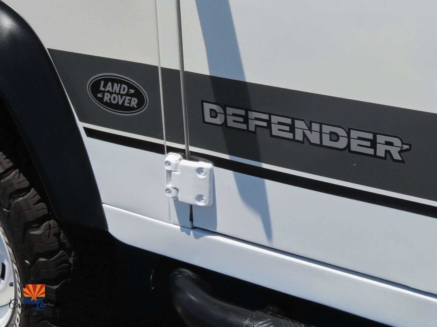 Land-Rover-Defender-1995-SUV-24