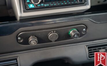 Land-Rover-Defender-1995-SUV-25