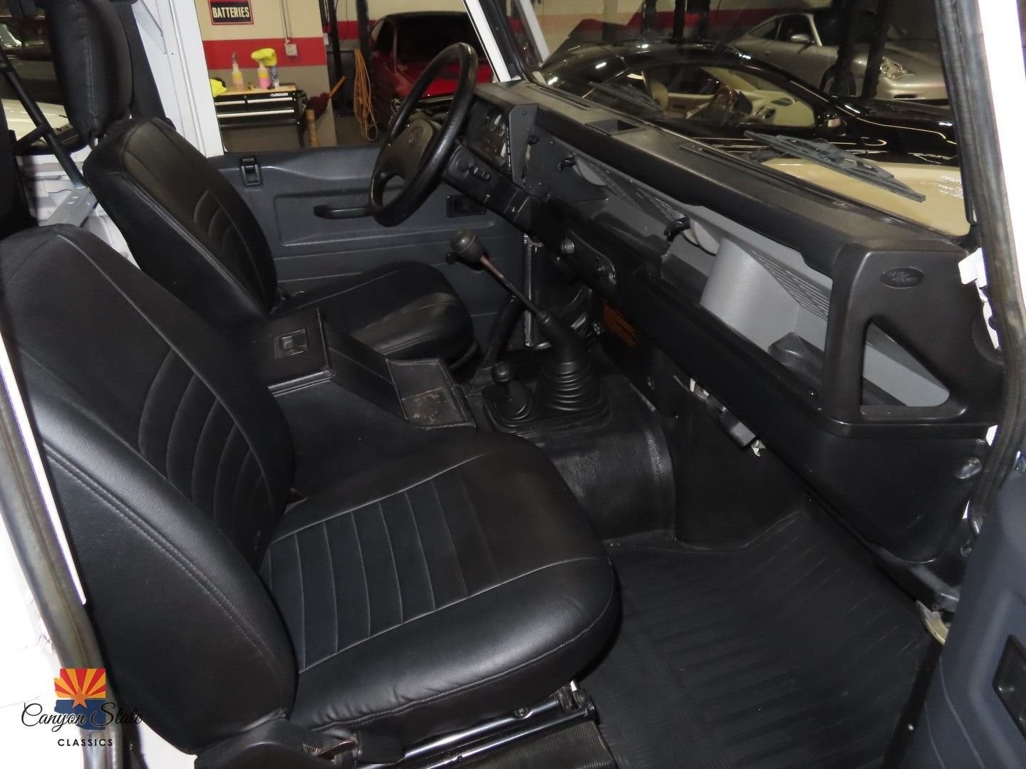 Land-Rover-Defender-1995-SUV-3