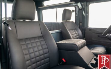 Land-Rover-Defender-1995-SUV-30