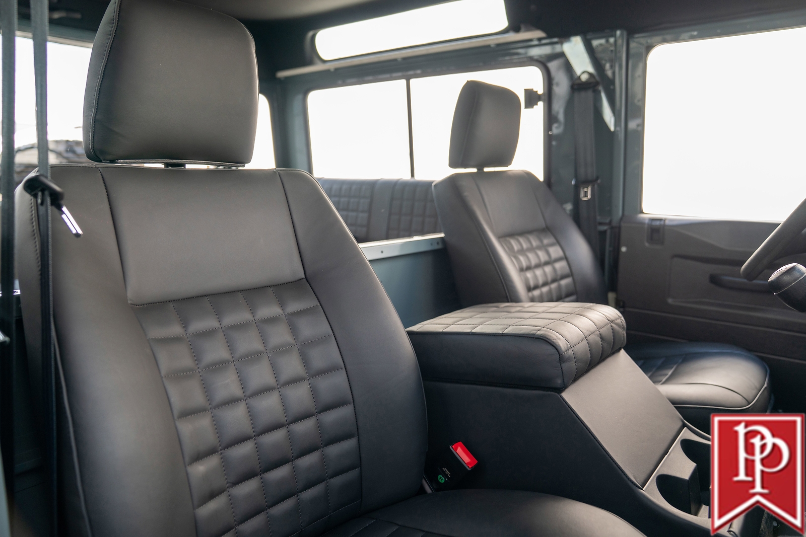 Land-Rover-Defender-1995-SUV-30