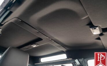 Land-Rover-Defender-1995-SUV-31