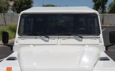 Land-Rover-Defender-1995-SUV-32