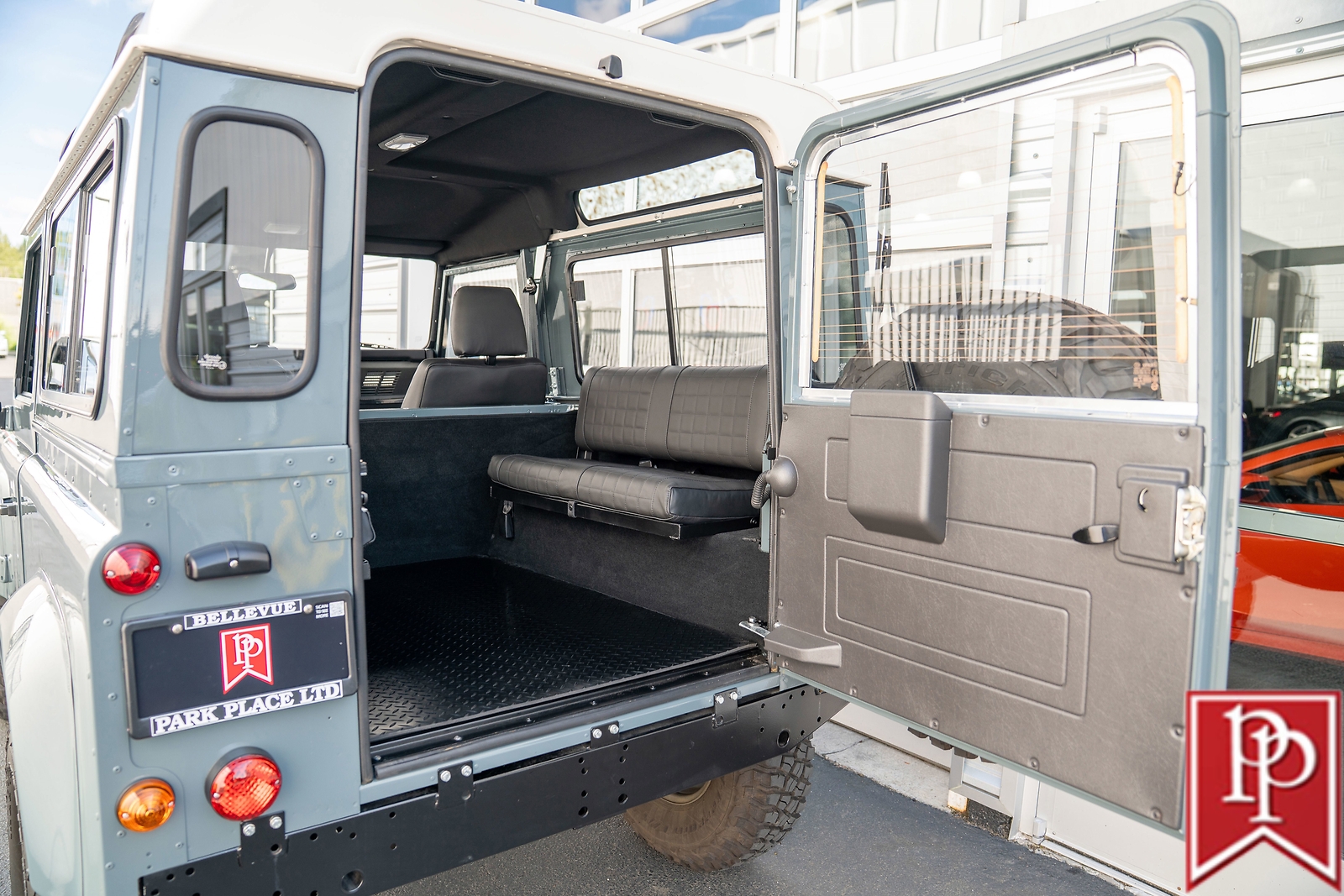 Land-Rover-Defender-1995-SUV-33