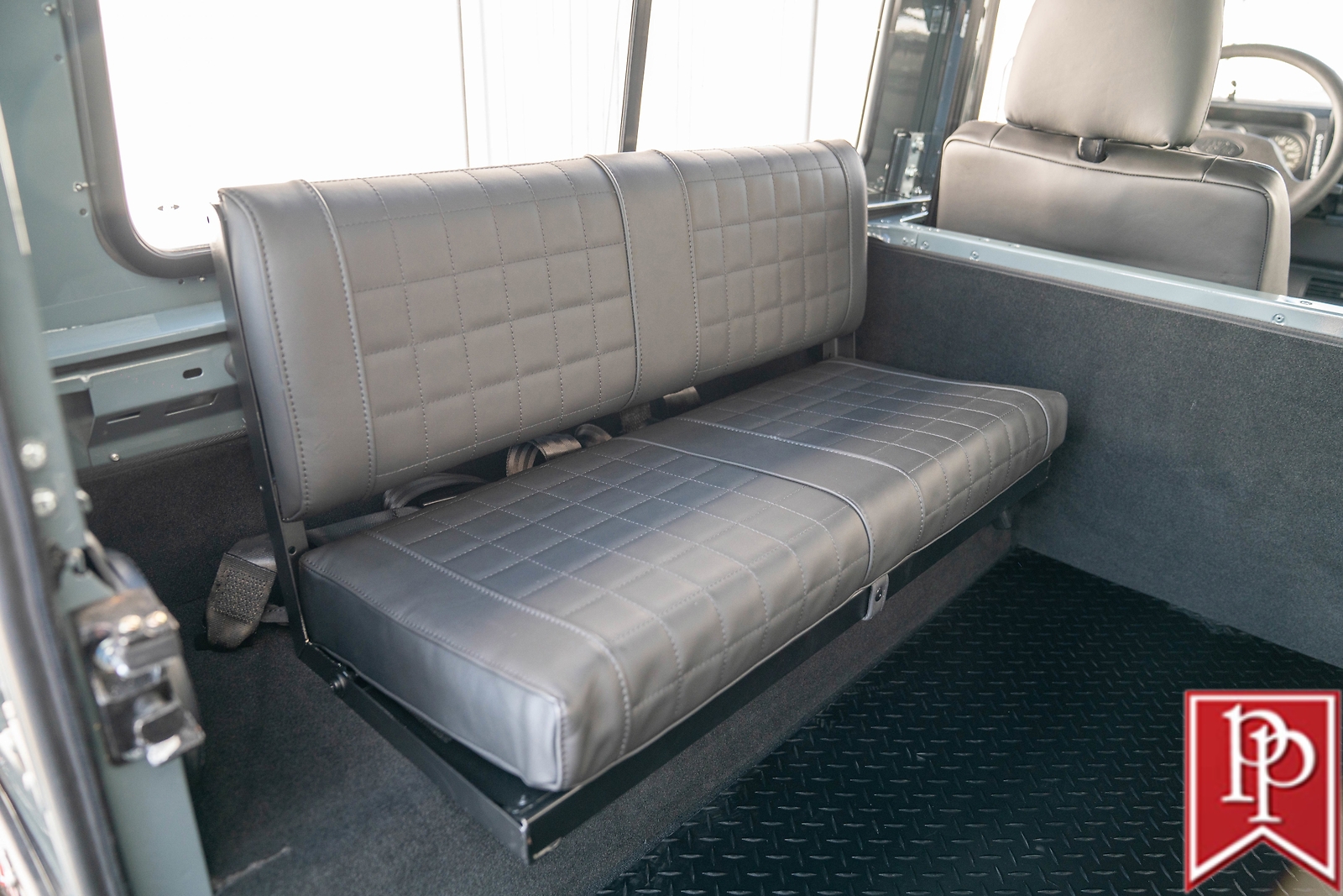 Land-Rover-Defender-1995-SUV-35