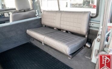 Land-Rover-Defender-1995-SUV-36