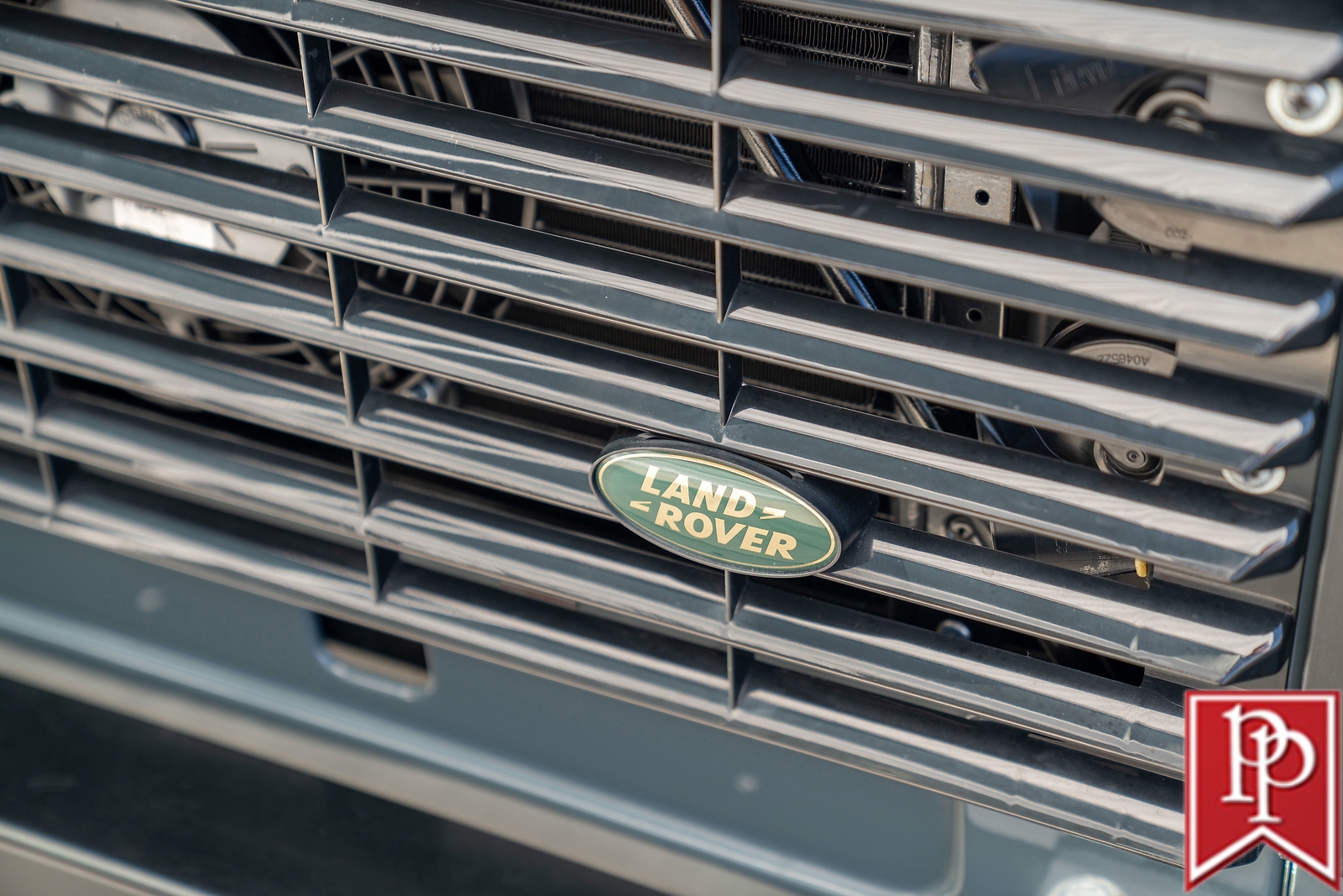 Land-Rover-Defender-1995-SUV-4