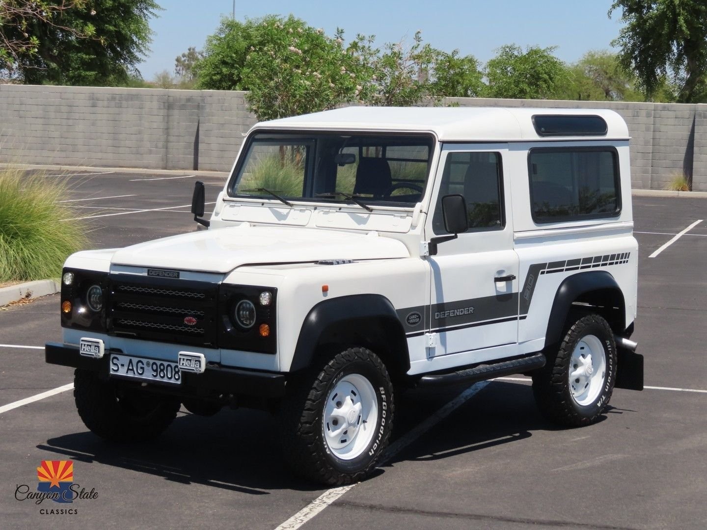 Land-Rover-Defender-1995-SUV-4