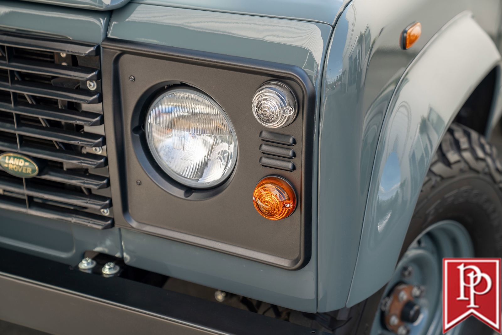 Land-Rover-Defender-1995-SUV-5
