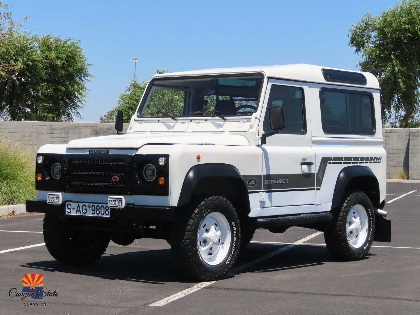 Land-Rover-Defender-1995-SUV-5