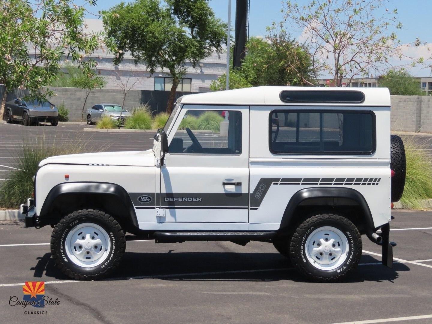 Land-Rover-Defender-1995-SUV-6