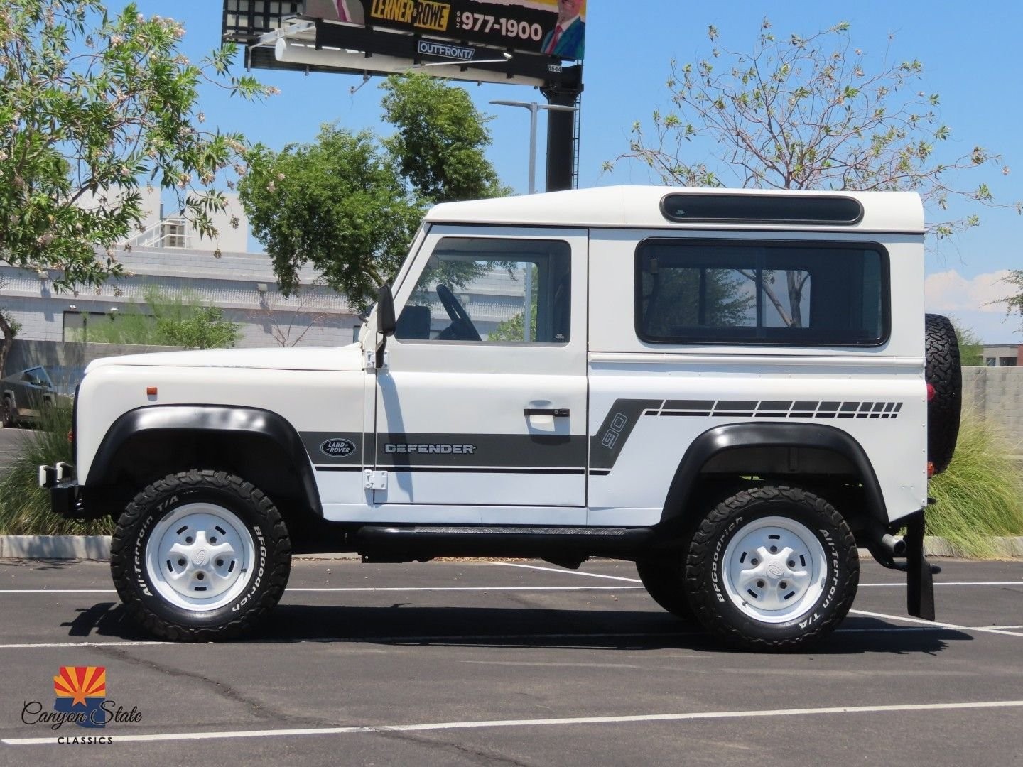 Land-Rover-Defender-1995-SUV-7