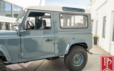 Land-Rover-Defender-1995-SUV-8