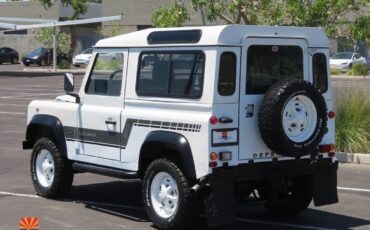 Land-Rover-Defender-1995-SUV-8