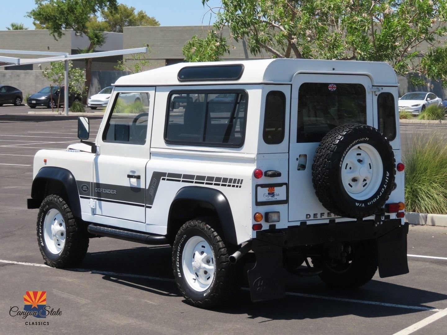 Land-Rover-Defender-1995-SUV-8