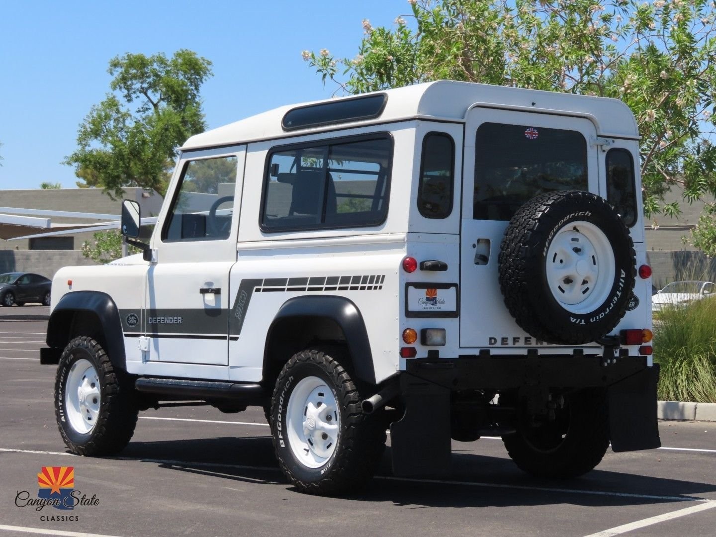 Land-Rover-Defender-1995-SUV-9