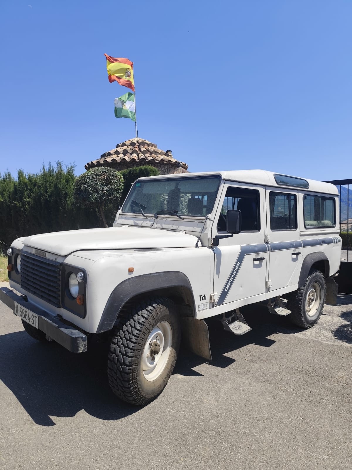 Land-Rover-Defender-1995-Wagon-2