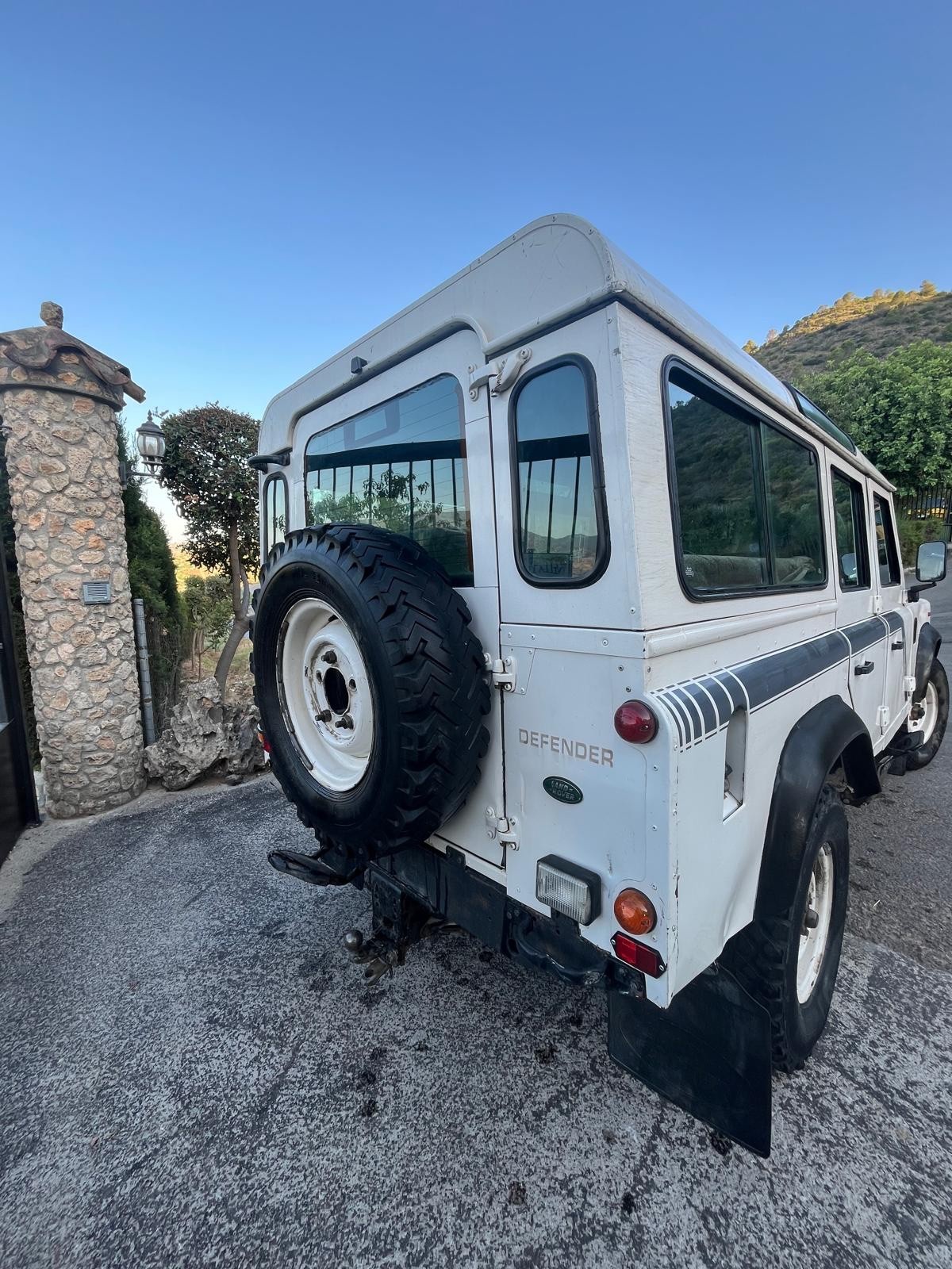Land-Rover-Defender-1995-Wagon-3