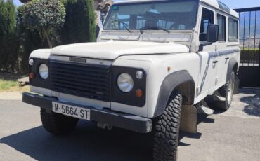 Land-Rover-Defender-1995-Wagon