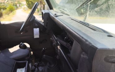 Land-Rover-Defender-1995-Wagon-5