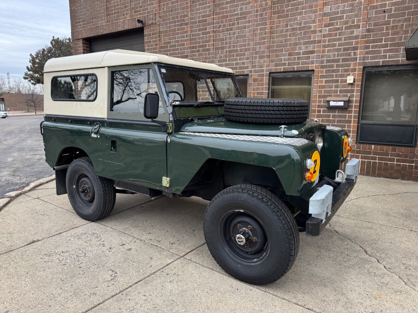 Land-Rover-Series-IIA-88-1971-SUV-10