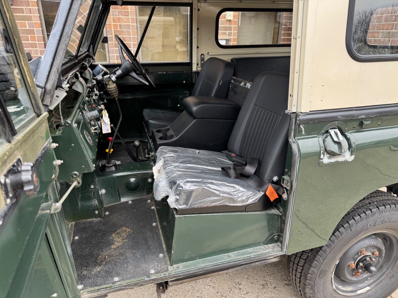 Land-Rover-Series-IIA-88-1971-SUV-22