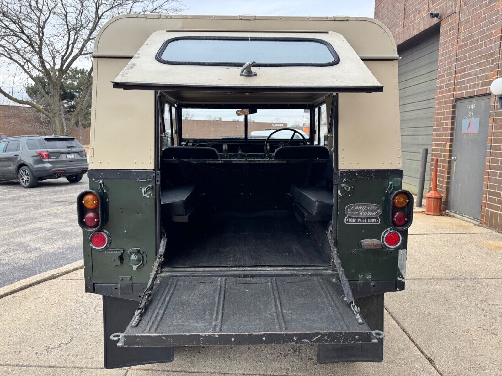 Land-Rover-Series-IIA-88-1971-SUV-24