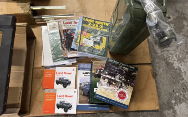 Land-Rover-Series-IIA-88-1971-SUV-37
