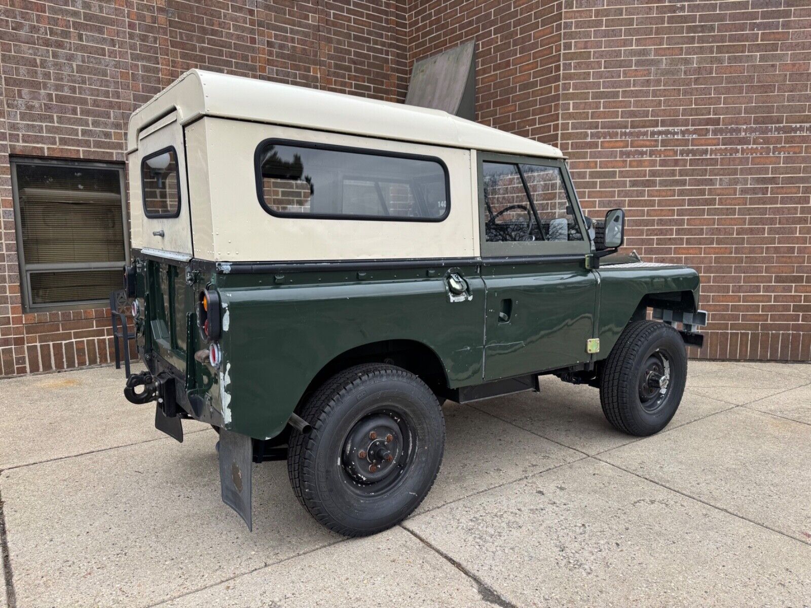 Land-Rover-Series-IIA-88-1971-SUV-8