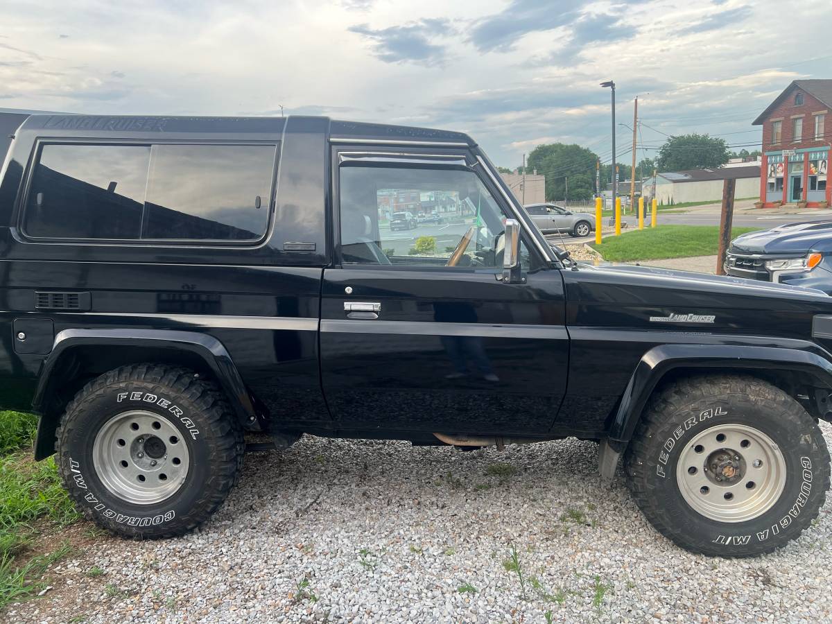 Land-cruiser-bj74-diesel-1989-black-1