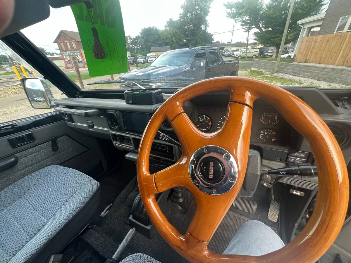 Land-cruiser-bj74-diesel-1989-black-3