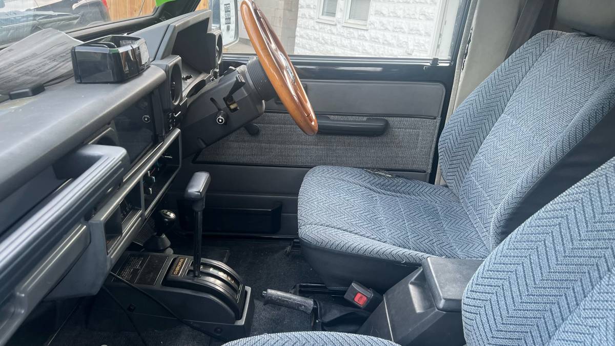 Land-cruiser-bj74-diesel-1989-black-5