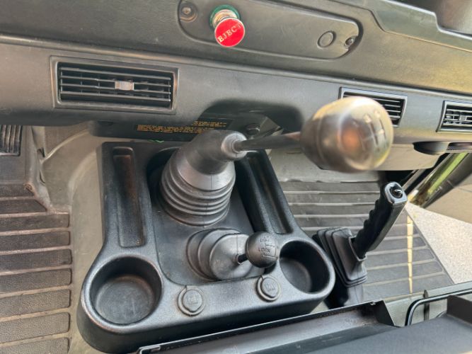 Land-rover-Defender-110-1984-15