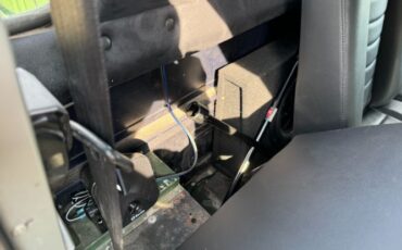 Land-rover-Defender-110-1984-17