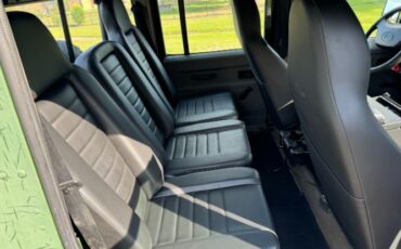 Land-rover-Defender-110-1984-18