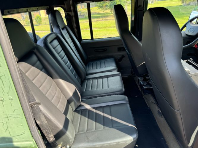 Land-rover-Defender-110-1984-18